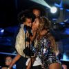 Beyoncé sur la scène des MTV Video Music Awards avec son mari Jay-Z et leur fille Blue Ivy. Los Angeles, le 25 mai 2014.