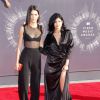Kendall et Kylie Jenner assistent aux MTV Video Music Awards 2014 au Forum. Inglewood, le 24 août 2014.