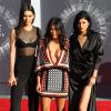 Kendall Jenner, Kim Kardashian et Kylie Jenner assistent aux MTV Video Music Awards 2014 au Forum. Inglewood, le 24 août 2014.