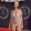 Amber Rose, vêtue d'une robe de chaînes argentées Laurel DeWitt assiste aux MTV Video Music Awards 2014 au Forum. Inglewood, le 24 août 2014.