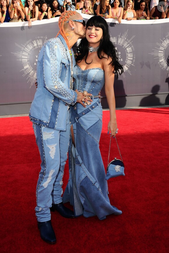RiFF RAFF et Katy Perry, habillées en Versace, assistent aux MTV Video Music Awards 2014 au Forum. Inglewood, le 24 août 2014.