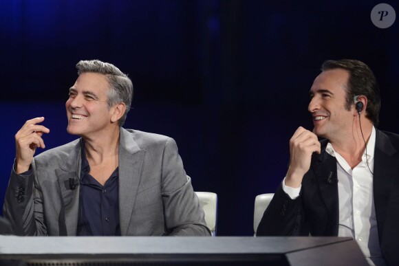 George Clooney, Jean Dujardin - Les acteurs du film "The Monuments Men" sur le plateau de l'emission "Che Tempo Che Fa" à Milan, le 9 février 2014.