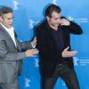 George Clooney et Jean Dujardin lors du photocall du film 'The Monuments Men', au 64e Festival International du Film de Berlin, le 8 février 2014.