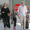 Angelina Jolie et Brad Pitt arrivent à l'aéroport de Los Angeles avec leurs enfants Zahara et Maddox en provenance de Londres, le 14 juin 2014. Le mariage du couple a eu lieu en France le 23 août 2014.