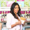 Kim Kardashian, stylée et gourmande, commande une glace dans la boutique Menchie's à Calabasas. Le 28 août 2014.