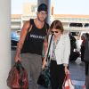 Kate Mara et Johnny Wujek arrivent à l'aéroport LAX de Los Angeles pour prendre un avion, le 26 août 2014.