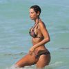 Nicole Murphy passe le Labor Day (la fête du travail) sur une plage de Miami. Le 1er septembre 2014.