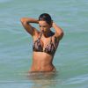 Nicole Murphy profite d'une journée ensoleillée sur une plage de Miami. Le 1er septembre 2014.