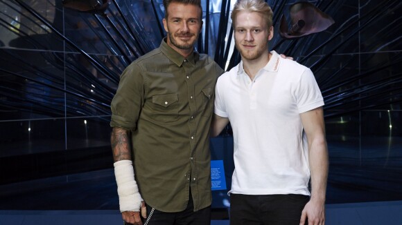 David Beckham accidenté : Becks, abîmé, garde le sourire