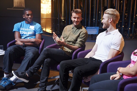 David Beckham et Jonnie Peacock ont organisé une session de motivation avec de jeunes athlètes britanniques, avant les Sainsbury's 2014 School Games dont ils sont les ambassadeurs, au Musée de Londres le 2 septembre 2014
