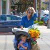 Ali Larter, enceinte, et son fils Theodore dans les rues de West Hollywood, le 31 août 2014.
