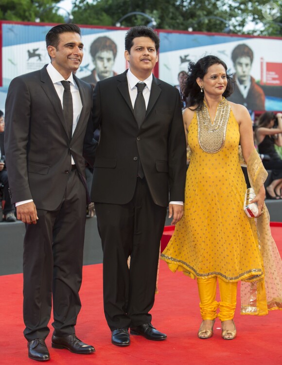 Vivek Gomber, Chaitanya Tamhane et Geetanjali Kulkarni lors de la cérémonie de clôture et la remise des prix de la 71e Mostra de Venise le 6 septembre 2014
