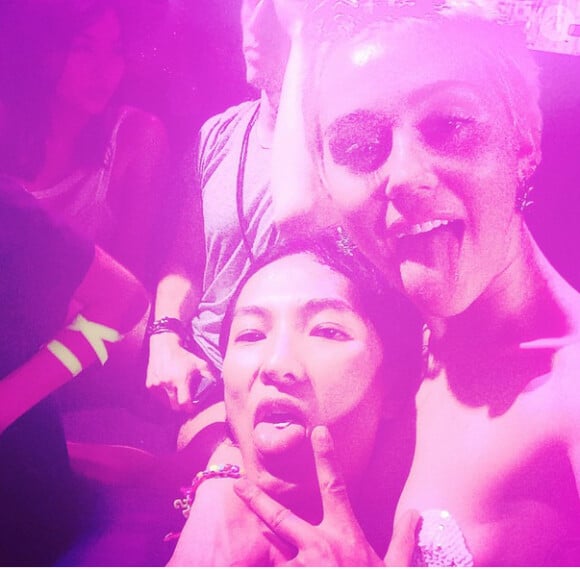 Miley Cyrus, déchaînée avec Alexander Wang, lors d'une soirée en marge de la Fashion Week de New York, le 6 septembre 2014.