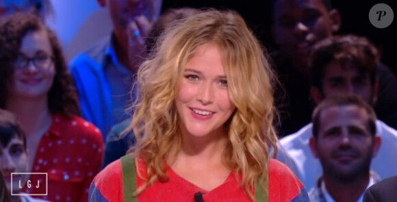 La nouvelle Miss météo du Grand Journal de Canal+, le belle Raphaëlle Dupire, soutenue par Doria Tillier pour sa grande première. Le 25 août 2014.
