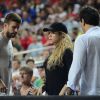 Shakira, enceinte, et son compagnon Gerard Piqué assistent au quart de finale de la coupe du monde de basket entre la Slovénie et les États-Unis à Barcelone en Espagne le 9 septembre 2014.