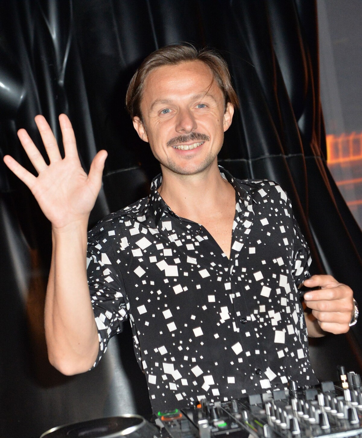 Photo : Martin Solveig lors des 20 ans de la société Orange à L