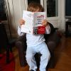 Jules, 2 ans et demi et déjà passionné par le livre de son papa, Hervé Morin, mai 2011. Toute reproduction interdite.