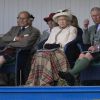 Le prince Charles et la reine Elizabeth II au rassemblement de Braemar, le 6 septembre 2014 en Ecosse, dans le cadre des Jeux des Highlands.