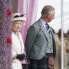 Le prince Charles et la reine Elizabeth II au rassemblement de Braemar, le 6 septembre 2014 en Ecosse, dans le cadre des Jeux des Highlands.