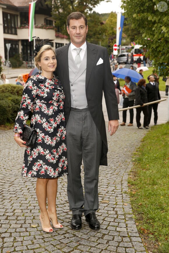 Le prince Alexander d'Isembourg et la princesse Sarah au mariage de la princesse Maria Theresia von Thurn und Taxis et d'Hugo Wilson en l'église St Joseph de Tutzing, en Bavière (Allemagne), le 13 septembre 2014.
