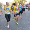 Fabienne Carat et sa soeur lors de la course "La Parisienne 2014" pour la lutte contre le cancer, au Champs de Mars à Paris, le 14 septembre 2014