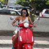 Eva Longoria va faire du scooter lors de ses vacances à Miami, le 13 septembre 2014.