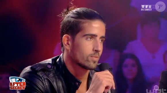 Stéfan, éliminé, se retrouve sur le plateau de l'After Secret sur TF1. Vendredi 22 août 2014.