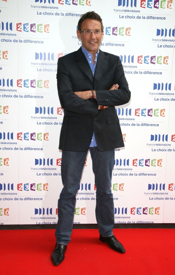 Julien Courbet assiste à la conférence de presse de France Télévisions, en août 2008 à Paris.