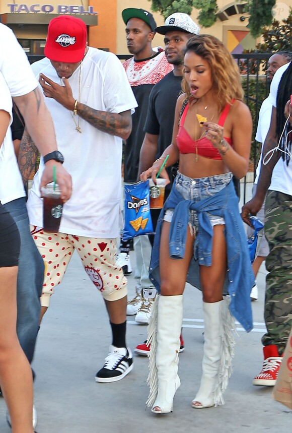 Chris Brown assure la promo de son nouvel album X, accompagnée de son amie Karrueche Tran. Los Angeles, le 16 septembre 2014.