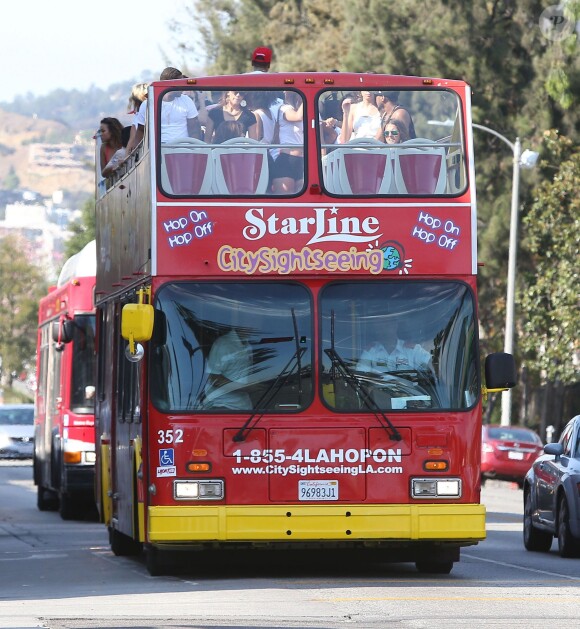 Chris Brown en pleine promotion de son nouvel album, X, se promène à Los Angeles à bord d'un bus StarLine. Le 16 septembre 2014.