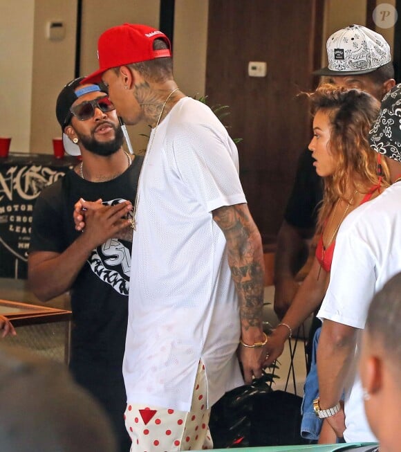 Chris Brown et Karrueche Tran tombent sur Omarion lors de son après-midi promo de son nouvel album X. Los Angeles, le 16 septembre 2014.