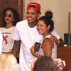 Chris Brown rencontre des fans à Los Angeles, le jour de la sortie de son nouvel album. Le 16 septembre 2014.