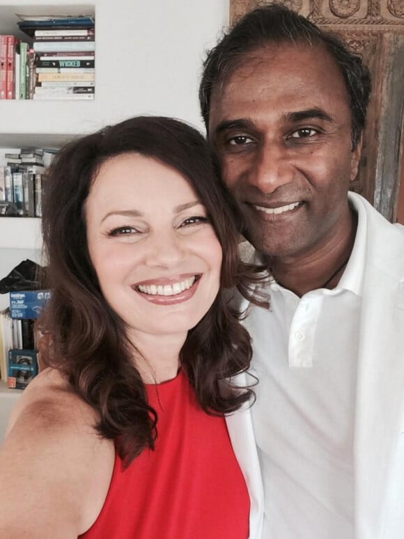 "Surprise !!! On s'est mariés." C'est par ces quelques mots et cette photo que Fran Drescher a annoncé sur Twitter son mariage avec Shiva Ayyadurai, le week-end du 6-7 septembre 2014.