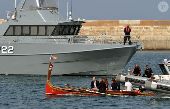 Le prince William a embarqué à Burgi pour un petit tour dans la rade de la Valette, à Malte, le 21 septembre 2014, remplaçant son épouse Kate Middleton en visite officielle dans le cadre du cinquantenaire de l'indépendance de l'archipel méditerranéen.