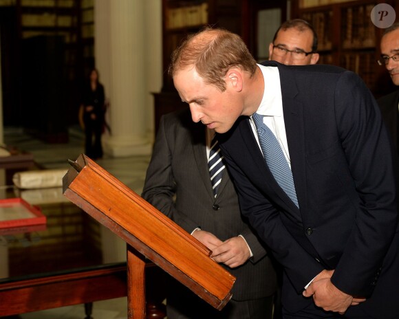 Le prince William à la Bibliothèque nationale de Malte, à La Valette le 21 septembre 2014 dans le cadre de sa visite officielle, en remplacement de son épouse Kate Middleton, pour le cinquantenaire de l'indépendance de Malte.