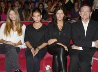Francis Huster se dévoile en famille auprès de Cristiana Reali et leurs filles