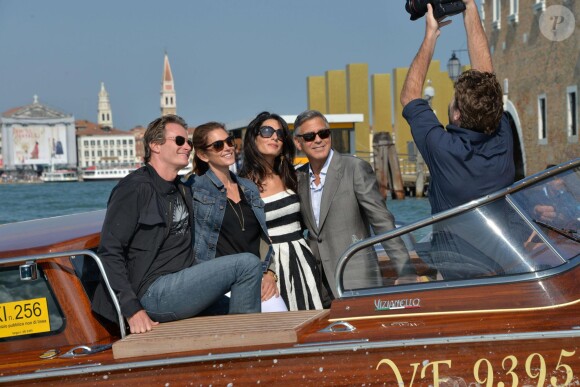 George Clooney et sa future femme Amal Alamuddin arrivent avec leurs grands amis Cindy Crawford et Rande Gerber pour le mariage à Venise le 26 septembre 2014