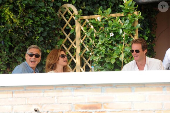 George Clooney, le 27 septembre 2014, a pris le petit-déjeuner avec ses amis Cindy Crawford et Rande Gerber à Venise, au lendemain de son enterrement de vie de garçon lors du week-end de son mariage avec Amal Alamuddin.