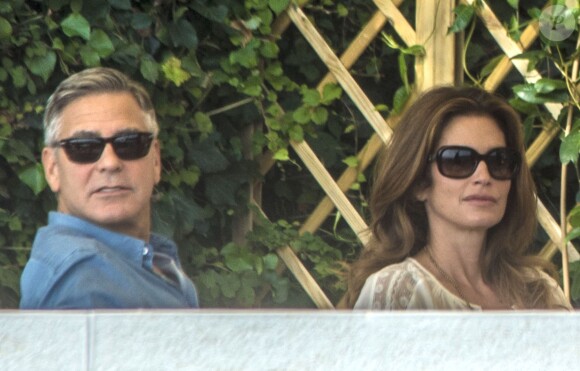 George Clooney, Cindy Crawford - Les invités du mariage de George Clooney prennent un petit-déjeuner à Venise. Le 27 septembre 2014  Actor George Clooney is seen enjoying a pre-wedding breakfast with model Cindy Crawford, Rande Gerber and other guests at the swanky Cipriani hotel and restaurant in Venice, Italy on September 27, 2014. The star is due to marry human rights lawyer Amal Alamuddin this weekend.27/09/2014 - Venise