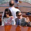 George Clooney et Amal Alamuddin, avec leurs alliances, apparaissent pour la première fois après leur mariage, le 28 septembre 2014, quittant l'Aman Grande Canal Venice après leur nuit de noces pour rallier le Cipriani pour un brunch avec leurs proches.