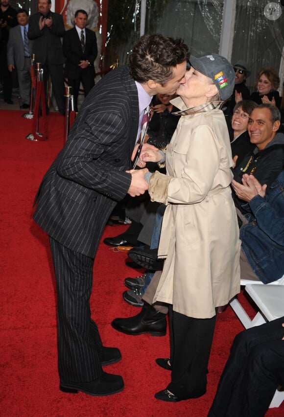 Robert Downey Jr. et sa mère Elsie Downey à Hollywood, Los Angeles, le 7 décembre 2009.