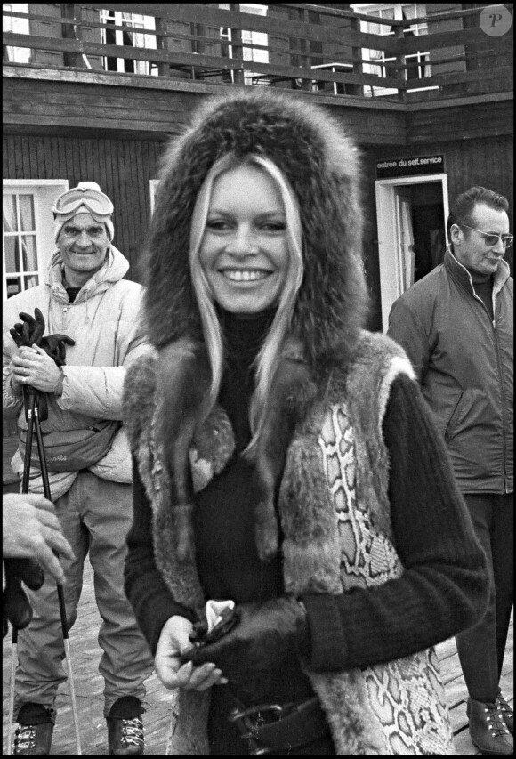 Brigitte Bardot aux sports d'hiver (photo d'archive non datée)