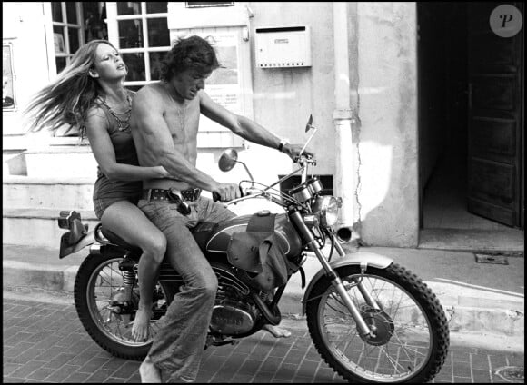 Brigitte Bardot à moto (photo d'archive non datée)