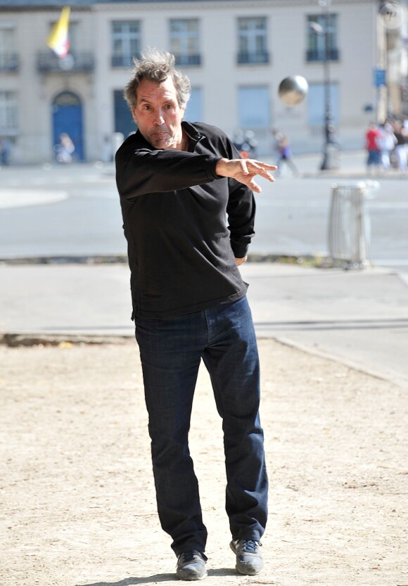 Jean-Jacques Bourdin lors du 2e tournoi de pétanque au profit de l'association "MeghanOra" sur l'Esplanade des Invalides à Paris, le 28 septembre 2014