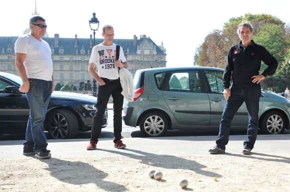 Jean-Marie Bigard et Jean-Jacques Bourdin lors du 2e tournoi de pétanque au profit de l'association "MeghanOra" sur l'Esplanade des Invalides à Paris, le 28 septembre 2014