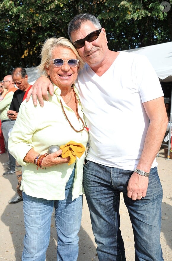 Jean-Marie Bigard et Véronique de Villèle lors du 2e tournoi de pétanque au profit de l'association "MeghanOra" sur l'Esplanade des Invalides à Paris, le 28 septembre 2014