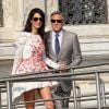 George Clooney et sa femme Amal Alamuddin quittent l'hôtel Aman, où ils ont passé leur nuit de noces à Venise. Le 28 septembre 2014, pour se rendre à un brunch à l'hôtel Cipriani. 