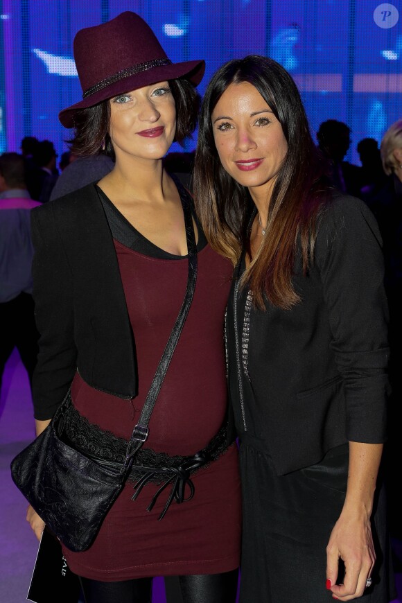 Sheryfa Luna (enceinte) et Anne-Gaelle Riccio lors de la soirée d'inauguration des nouvelles Renault Espace et Clio lors du Salon de l'automobile au Parc des Expositions de la porte de Versailles à Paris, le 2 octobre 2014.