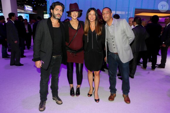 John Mamann, Sheryfa Luna (enceinte), Anne-Gaelle Riccio et Cartouche lors de la soirée d'inauguration des nouvelles Renault Espace et Clio lors du Salon de l'automobile au Parc des Expositions de la porte de Versailles à Paris, le 2 octobre 2014.