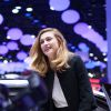 Julie Gayet teste l'Eolab Concept Car by Renault au Mondial de l'Automobile à Paris, le 2 octobre 2014.